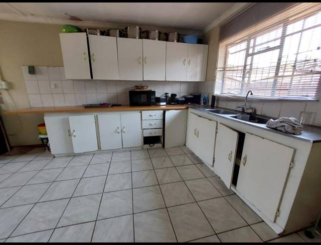 3 BEDROOM APARTMENT FOR SALE IN BOOYSENS